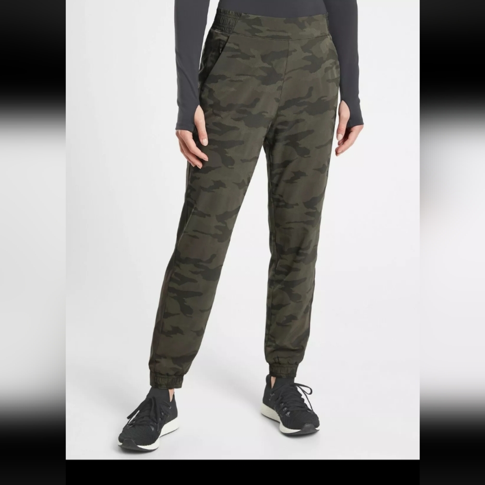 Athleta Brooklyn Camo Lined Jogger, Olive Camo Lux SIZE 2 #631615